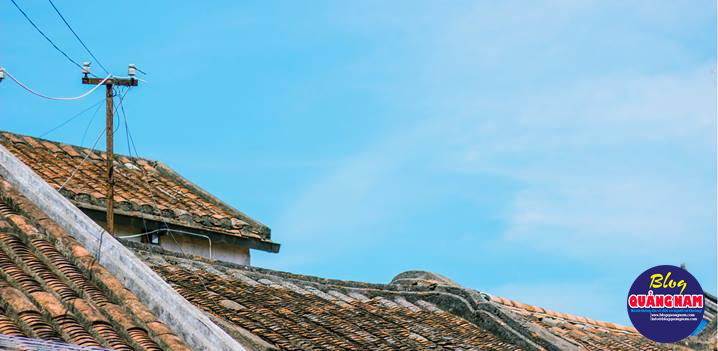Những mái ngói rêu phong chính là điểm nhấn nổi bật trong khu phố Hội này.